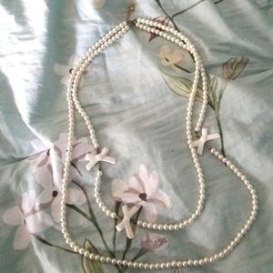 Pearl and bow necklace